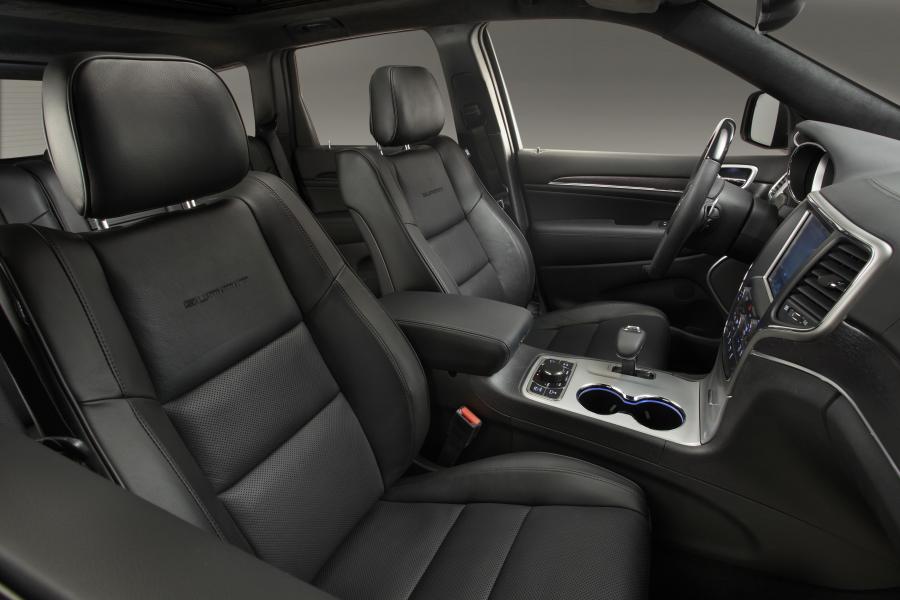  Jeep Grand Cherokee Summit 2013 года  (фото 18 из 27)